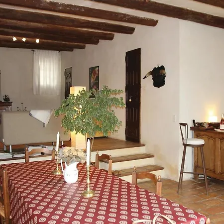 Vakantiehuis 2 Bedroom Beautiful In Bellegarde (Gard)