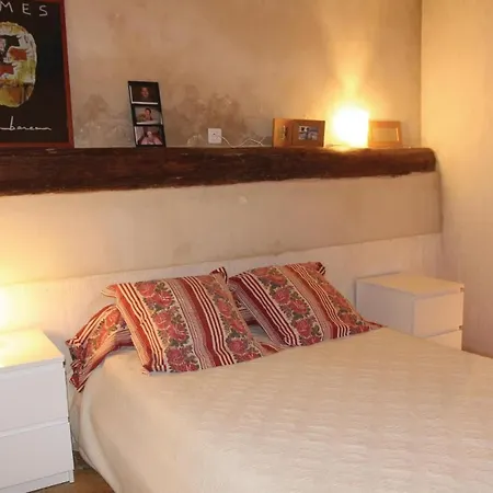 Vakantiehuis 2 Bedroom Beautiful In Bellegarde (Gard)