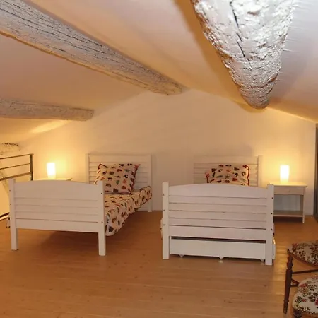 2 Bedroom Beautiful In Bellegarde (Gard)