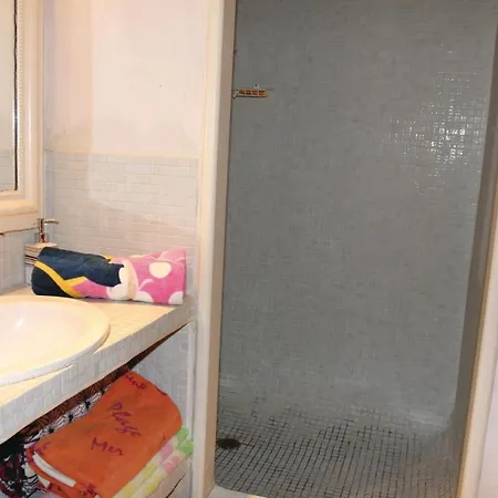 2 Bedroom Beautiful In Bellegarde (Gard)
